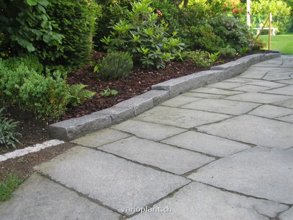 Moorbeetabschluss mit Mauerstein